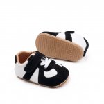 Adidasi pentru copii Swak alb cu negru 3-6 luni marime 18