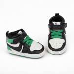 Adidasi inalti, alb cu negru si verde pentru bebelusi 3-6 luni marime 18