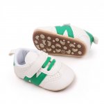 Adidasi pentru copii 3-6 luni marime 18 alb cu detalii verzi