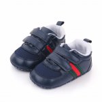 Adidasi bleumarin pentru baietei 3-6 luni marime 18