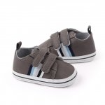 Adidasi gri pentru baietei Snoozy 3-6 luni marime 18