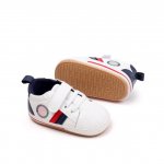 Adidasi pentru baietei Tommy 6-9 luni marime 19