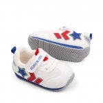 Adidasi pentru copii marime 26 albi cu insertii rosii si albastre