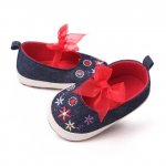 Pantofi din denim cu fundite si broderii florale 9-12 luni marimea 20