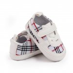 Adidasi albi in carouri pentru copii 9-12 luni marimea 20