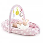 Salteluta BabyNest cu bara jucarii Between parents roz