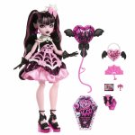 Papusa Draculaura Monster High ziua de nastere dulce si infricosatoare cu accesorii