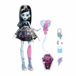 Papusa Frankiestein Monster High ziua de nastere dulce si infricosatoare cu accesorii