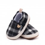 Pantofiori in carouri alb negru pentru bebelusi 3-6 luni marimea 18