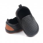 Mocasini negri cu perforatii 3-6 luni marimea 18