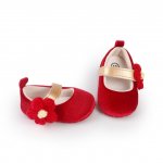 Pantofiori rosii din catifea cu floricica aplicata 9-12 luni marimea 20